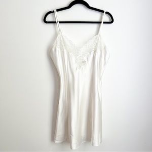 Victoria’s Secret Satin Chemise Ivory Large